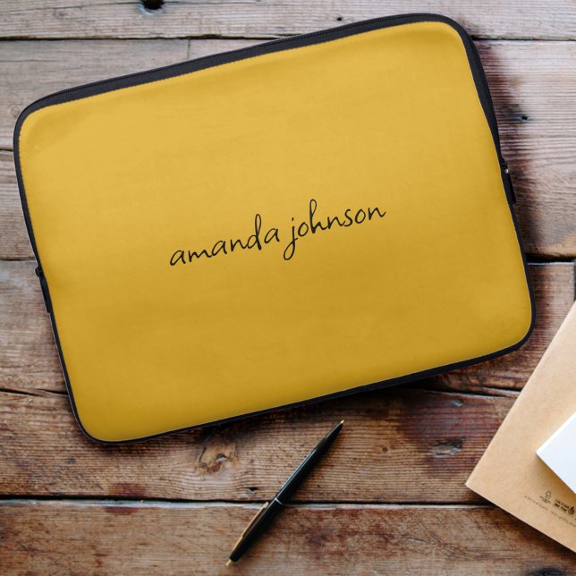 Cute Girly Modern Gult Monogram Cursive Namn Laptop Fodral (Skapare uppladdad)