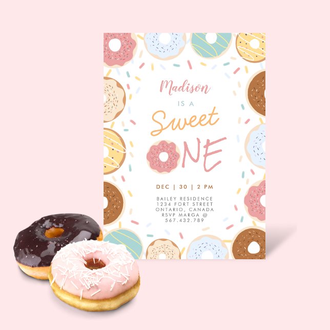 Cute Girly Modern Pastel Donut första födelsedag Inbjudningar (Skapare uppladdad)