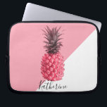 Cute, girly tropical rosa och vit ananas laptop sleeve<br><div class="desc">Snyggtens rosa,  ananas utformning.</div>