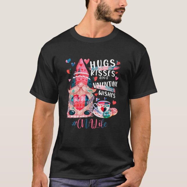 Cute Gnome CNA Life Nurse Hugs Kisses Valentines D T Shirt (Framsida)