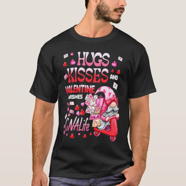 Cute Gnome CNA Life Nurse Hugs Kisses Valentines D T Shirt (Framsida)