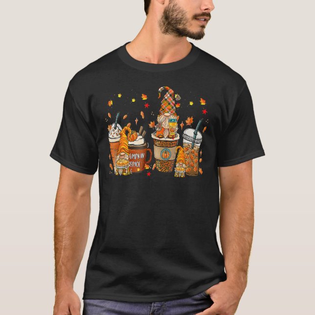 Cute Gnome Fall Coffee Pumpkin Spice Latte Iced Au T Shirt (Framsida)