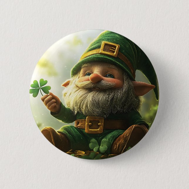 Cute gnome leprechaun med schack och klöver knapp (Framsida)