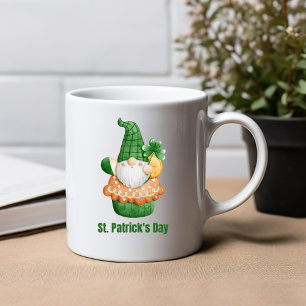 Cute Gnome St. Patrick's Day är färgstark. Två-Tonad Mugg