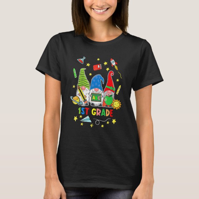Cute Gnomes 1st Grade Crew Teacher 100th Day Of Sc T Shirt (Framsida)