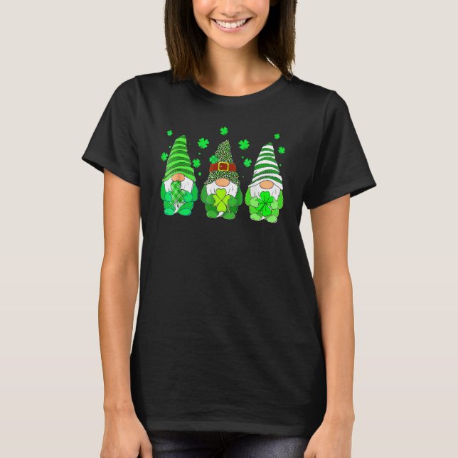 Cute Gnomes Holding Shamrock Leopard Plaid St Patr T Shirt (Framsida)