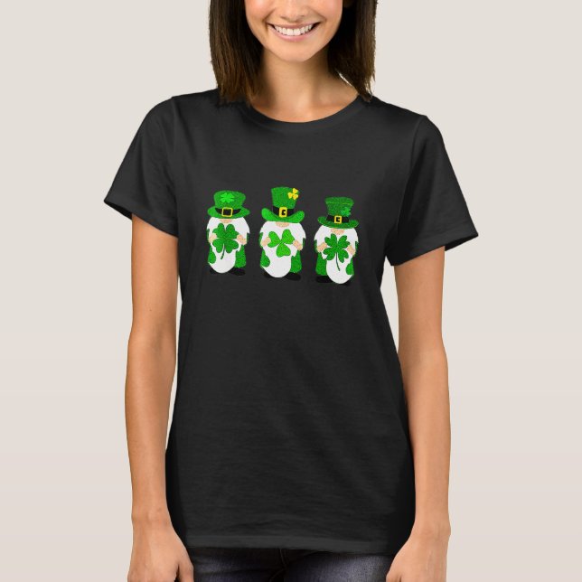Cute Gnomes Holding Shamrock Leopard Plaid St Patr T Shirt (Framsida)