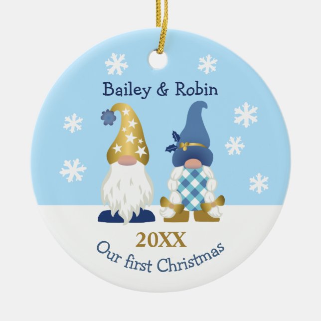 Cute Gnomes Vår första jul Guld Blue Gingham Julgransprydnad Keramik (Framsidan)