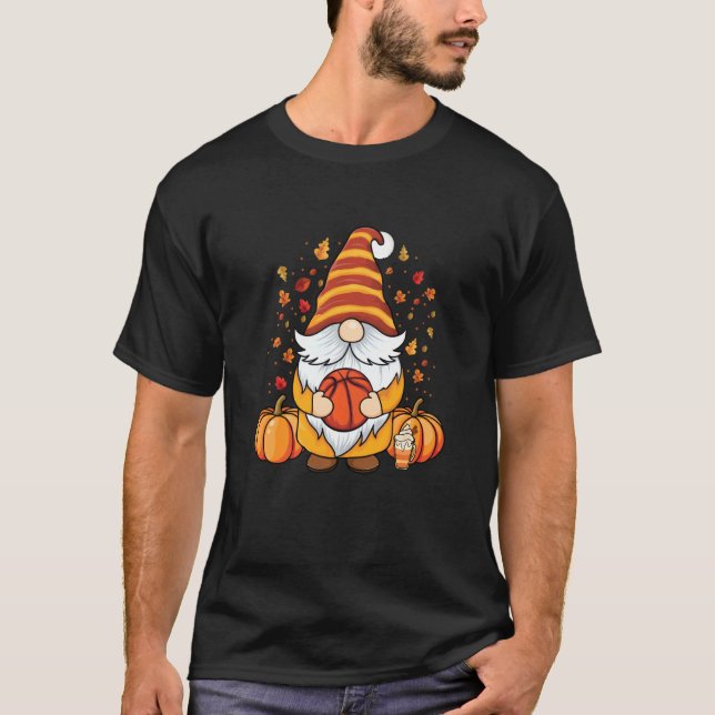 Cute Gnomes with Basketball Pumpkin Spice Fall Aut T Shirt (Framsida)