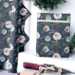Cute god jul illustration av namn 2-foton presentpapper<br><div class="desc">Cute god jul illustrerar namn 2-fotona med söta grönt gräs träd,  röda hollybär,  snöflingor,  jultoma boll-prydnad med dina foton,  lägg till namn och årstidens hälsningar! Vid redigerbar marin blå.</div>