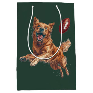 Cute Golden Retriever Hund spelar fotboll
