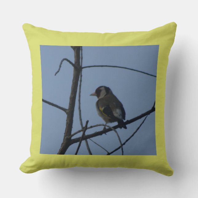 Cute Goldfinch i Träd Dekorativ kudde (Framsida)