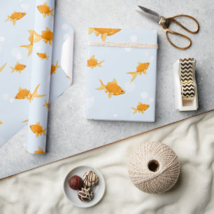 Cute Goldfish Swimming i Vatten Presentpapper