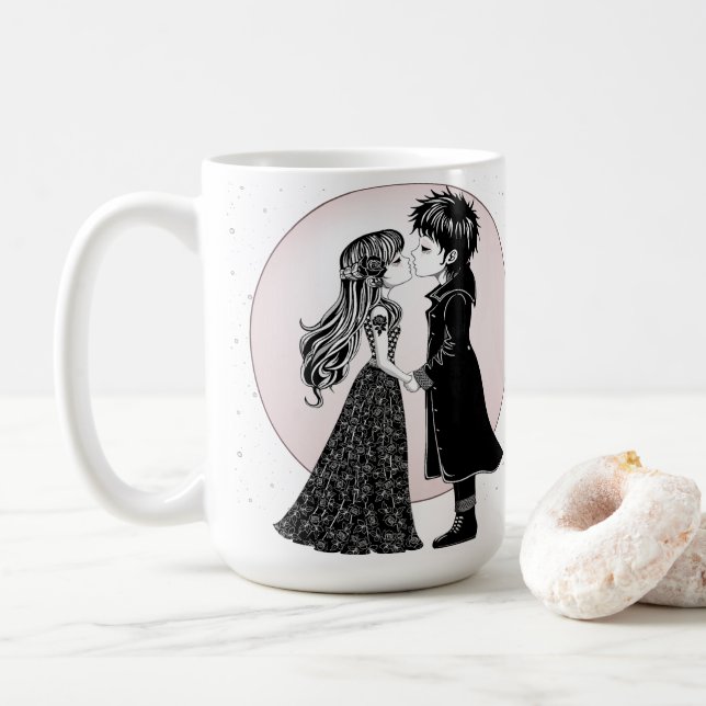 Cute Gothic Emo Kids Kiss Valentine Day Kaffemugg (Med munk)
