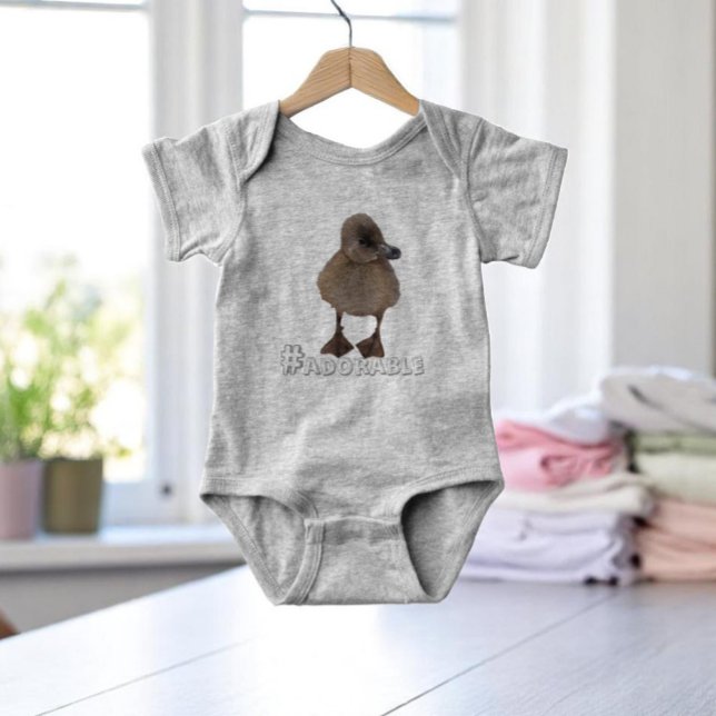 Cute Grått Duckling Photographic Anpassningsbar Te Tee Shirt (baby body suit on hanger)