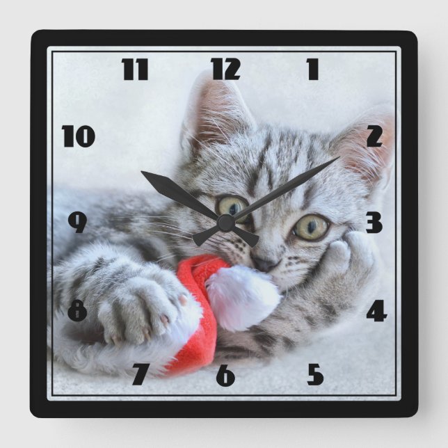 Cute Grått Tabby katt jul Hat Julafton Fyrkantig Klocka (Framsida)