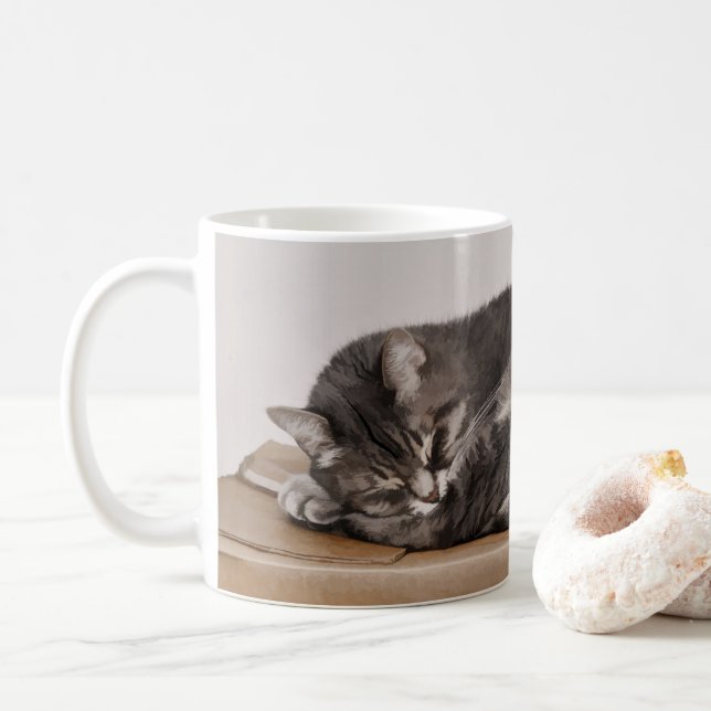 Cute Grått Tabby katt som lämnar boxen Kaffemugg (Med munk)