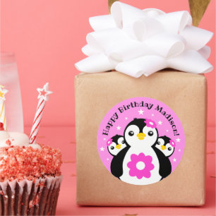 Cute Grattis på födelsedagen Girl Penguins Rosa  Runt Klistermärke