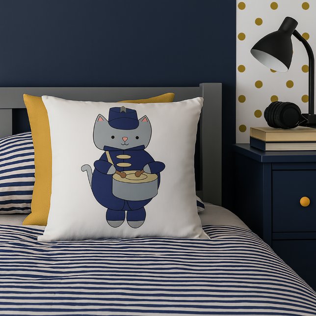 Cute Gray Cat Marching Band Drummer Music Kudde (A throw pillow with a cat playing a snare drum while wearing  navy blue & gold marching band uniform)