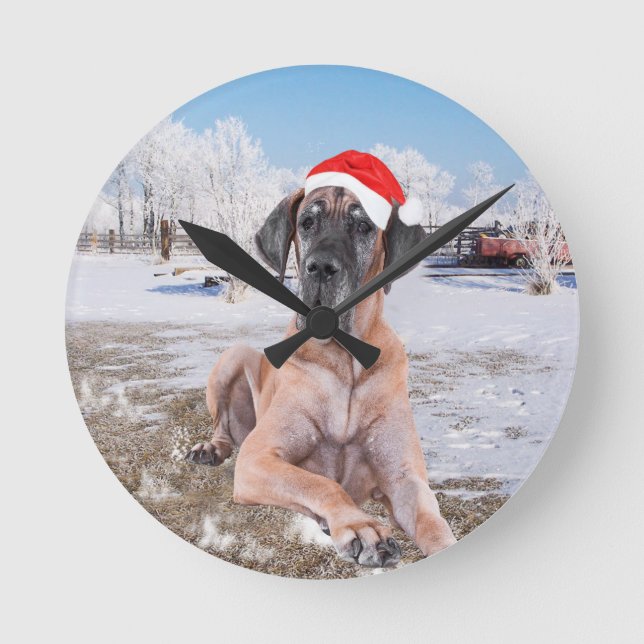 Cute Great dane Hund Sitta i Snö julhatt Rund Klocka (Framsida)