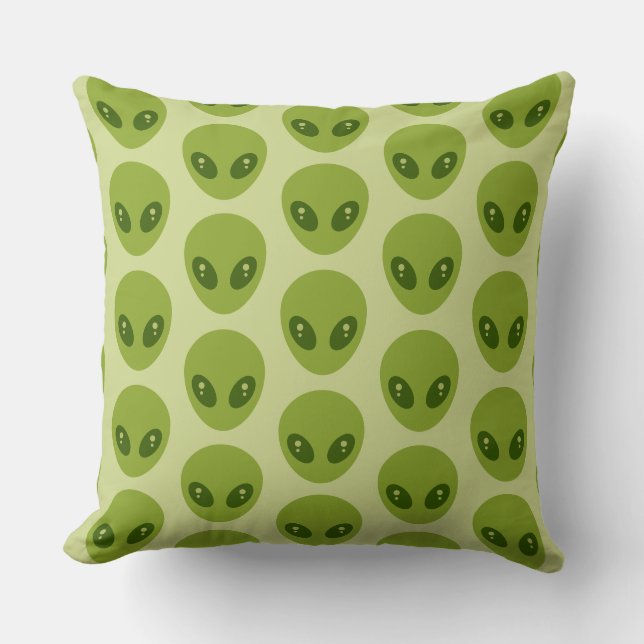 Cute Green Alien Heads Pattern Kudde (Framsida)