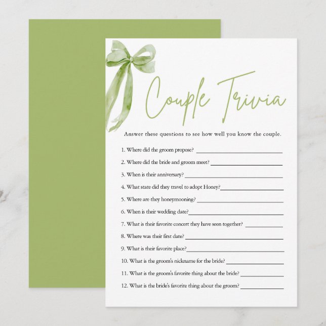 Cute Green Bow Couple Trivia Bridal Shower Game  Inbjudningar (Fram/baksida)