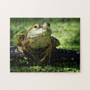 Cute Grönt Frog Strejkor a Pose på Hose Pussel