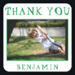 Cute Grönt Kids Photo Birthday Tack Fyrkantigt Klistermärke<br><div class="desc">Cute Grönt Kids Photo Birthday Tack du Sticker. Den här designen levereras med ett foto,  tack vare text och barns namn. Anpassa dekalen med foto och barn's namn. Underbar att tacka dina vänner och din familj för att de kommit till en födelsedagsfest eller till något annat tillfälle.</div>