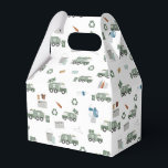 Cute Grönt Recycling Lastbil Kids Fordon Birthday Presentaskar<br><div class="desc">En söt illustration av grönt sopor lastbilar sortering och insamling i sopor. En grönt sopor lastbilar och dess utformning av återvinningsmaterial. Ett sött tema för barns födelsedag och en skräddarsydd gåva till alla som illustrerar kärlek till återvinna,  sopor lastbilar,  transport,  fordon och hand plockade.</div>