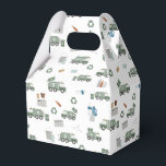 Cute Grönt Recycling Lastbil Kids Fordon Birthday Presentaskar<br><div class="desc">En söt illustration av grönt sopor lastbilar sortering och insamling i sopor. En grönt sopor lastbilar och dess utformning av återvinningsmaterial. Ett sött tema för barns födelsedag och en skräddarsydd gåva till alla som illustrerar kärlek till återvinna,  sopor lastbilar,  transport,  fordon och hand plockade.</div>