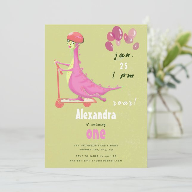 Cute Grönt Rosa Dinosaur Scooter Girl Birthday Inbjudningar (Stående Fram)