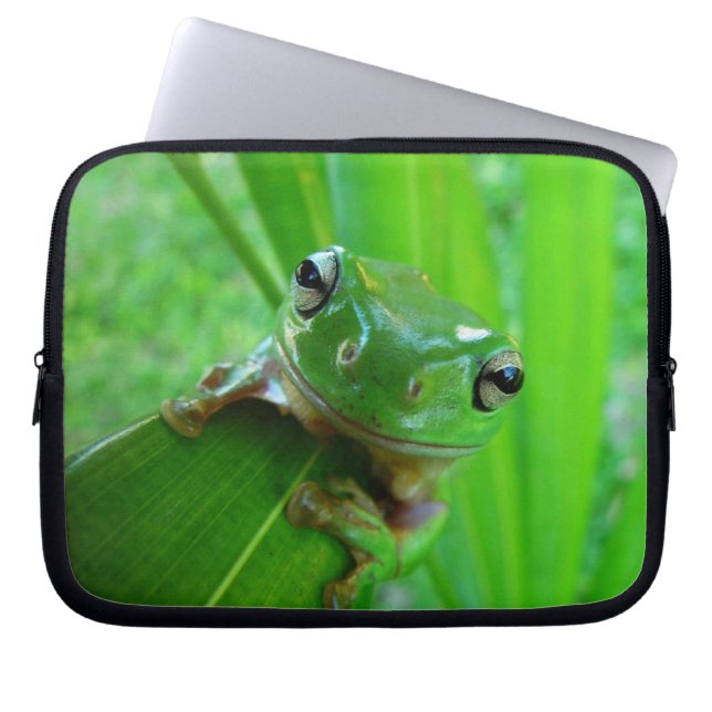 Cute Grönt Träd Frog på Löv i Träd Laptop Sleeve (Framsidan)