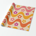 Cute Groovy-blommor mönster på retro vinkarare Presentpapper<br><div class="desc">Det här är söt Retro 70-talets små blommor på retro vågigt linjer i rosa,  rött och orange. Det är en coola- och presentfigursättning för återmatade födelsedagsfester och möhippor.</div>