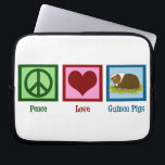 Cute Guinea Gris Laptop Fodral<br><div class="desc">Peace Kärlek Guinea Grisar. Ett söt fredstecken,  hjärta och ett sött marsvin gris.</div>