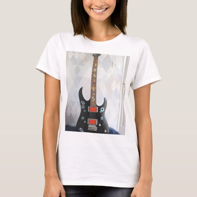 Cute Guitar T Shirt (Framsida)