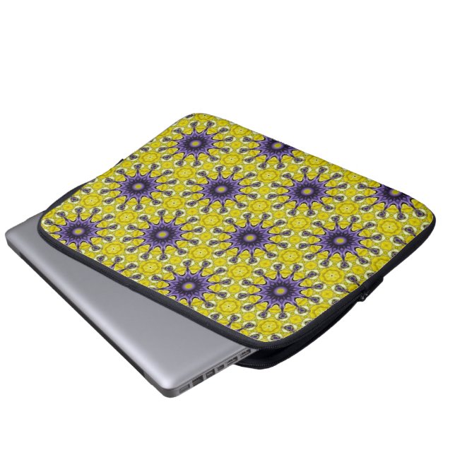 Cute Gult Lila Kaleidoscope Geometric Mönster Laptop Fodral (Framre botten)