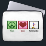 Cute Gymnastics Laptop Fodral<br><div class="desc">Ett söt fredstecken,  hjärta och en gymnast som utför en stunt på balen. Peace Kärlek Gymnastics.</div>