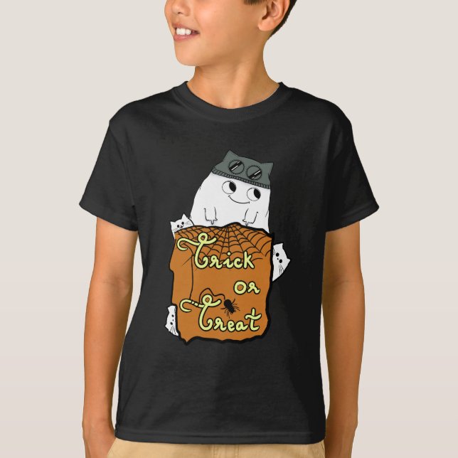 Cute Halloween Boo - Bus eller godis Halloween T Shirt (Framsida)