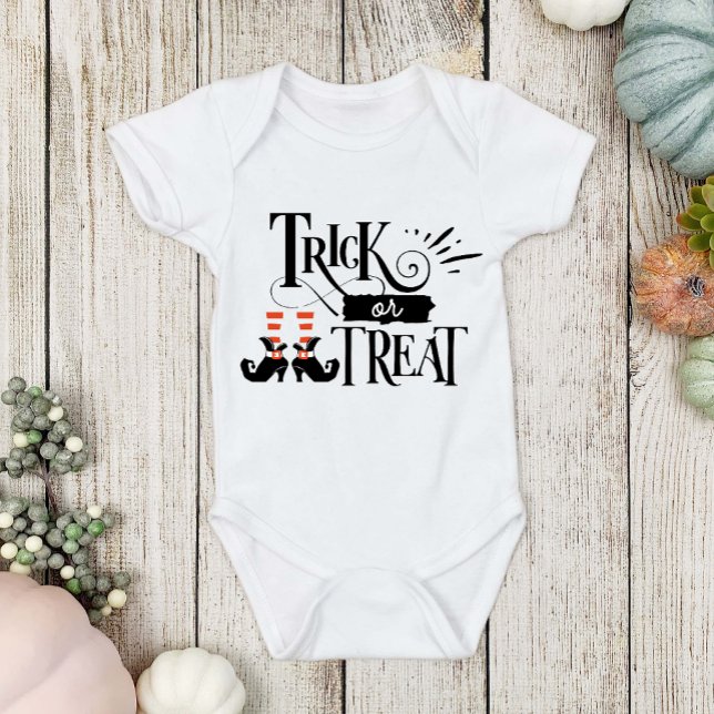 Cute Halloween Bus eller godis Witch Baby Bodykost T Shirt (Skapare uppladdad)