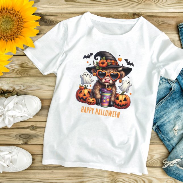 Cute Halloween Highland Cow Coffee Personlig T Shirt (Halloween Highland Cow Drinking Coffee Cute Funny Halloween T-shirt for Mom or any women)