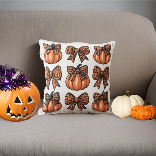 Cute Halloween Leopart Bow Pumpkin Coquette Kudde (Cute Halloween Leopart Bow Pumpkin Coquette Throw Pillow)