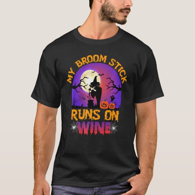 Cute Halloween  My Broom Stick Runs On Wine T Shirt (Framsida)