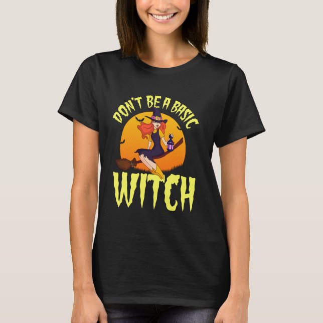 Cute Halloween Witch är inte en vanlig kvinna. T Shirt (Framsida)