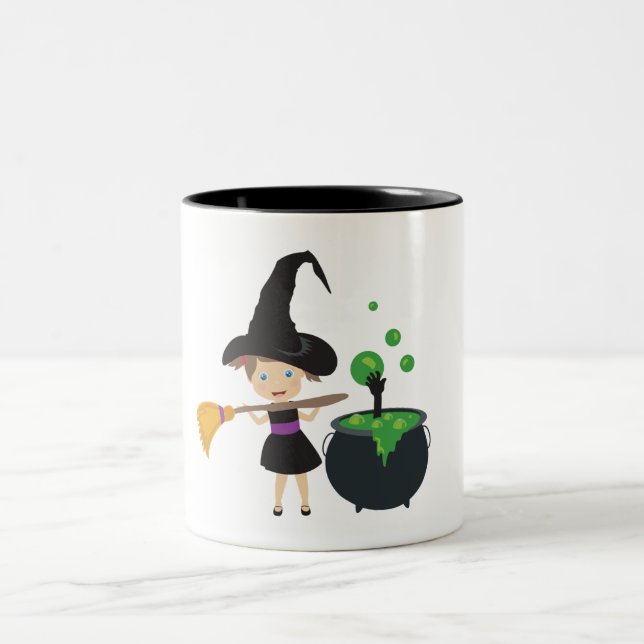 Cute Halloween Witch Två-Tonad Mugg (Center)