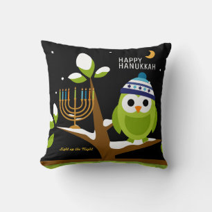 Cute Hanukkah Big Uggla & Menorah Snowy Träd Nigh Kudde
