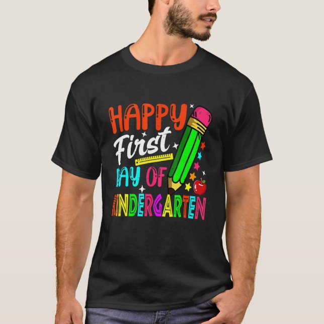 Cute Happy First Day Of Kindergarten Back To Schoo T Shirt (Framsida)