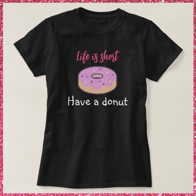 Cute har ett T-fartyg från Donut T Shirt (Skapare uppladdad)