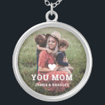 Cute HEART KÄRLEK DU MAMMA Mors dag Silverpläterat Halsband<br><div class="desc">Cute HEART KÄRLEK DU MAMMA Mors dag Necklace har ditt favoritfoto med texten "(kärlek hjärta) du Mamma" i det moderna vita skript med namn nedan. Anpassa genom att redigera texten i den angivna textrutan och lägga till ditt eget bild. Designad av ©2022 Evco Studio www.zazzle.com/store/evcostudio</div>