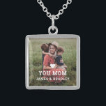 Cute HEART KÄRLEK DU MAMMA Mors dag Sterling Silver Halsband<br><div class="desc">Cute HEART KÄRLEK DU MAMMA Mors dag Necklace har ditt favoritfoto med texten "(kärlek hjärta) du Mamma" i det moderna vita skript med namn nedan. Anpassa genom att redigera texten i den angivna textrutan och lägga till ditt eget bild. Designad av ©2022 Evco Studio www.zazzle.com/store/evcostudio</div>
