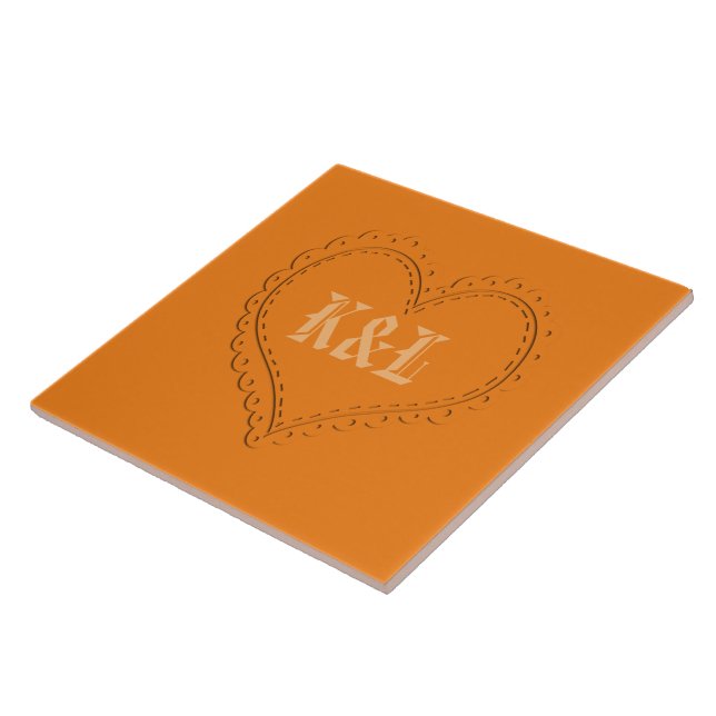 Cute Heart on Orange Add Initialer Tile Kakelplatta (Sidan)